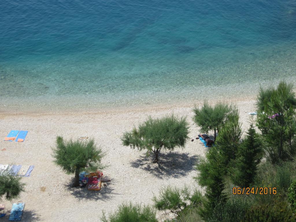 Apartments Lozina On The Beach Omiš Buitenkant foto